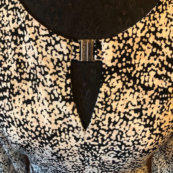 🖤 Vince Camuto Top with Pretty Keyhole Neckline - Picture 4 of 6